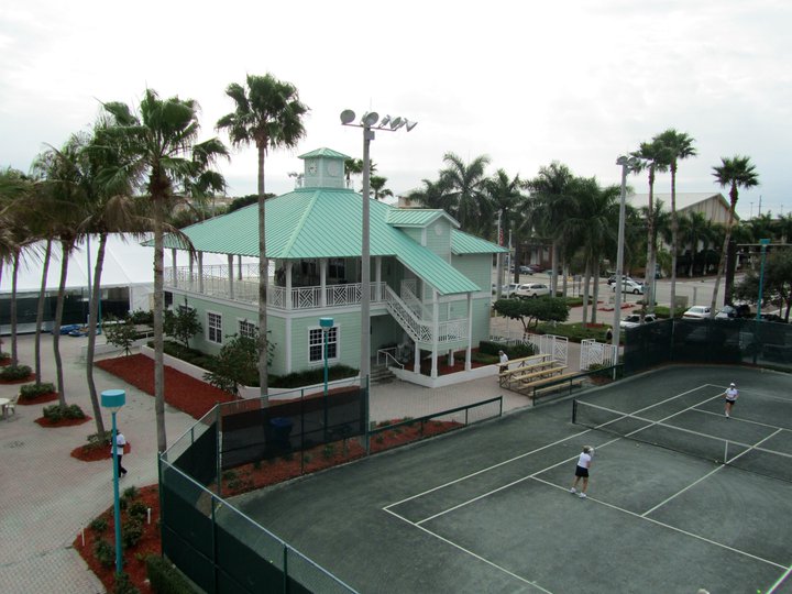 Tennis Club